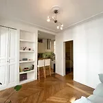 Appartement A Cote Du Musee Grevin